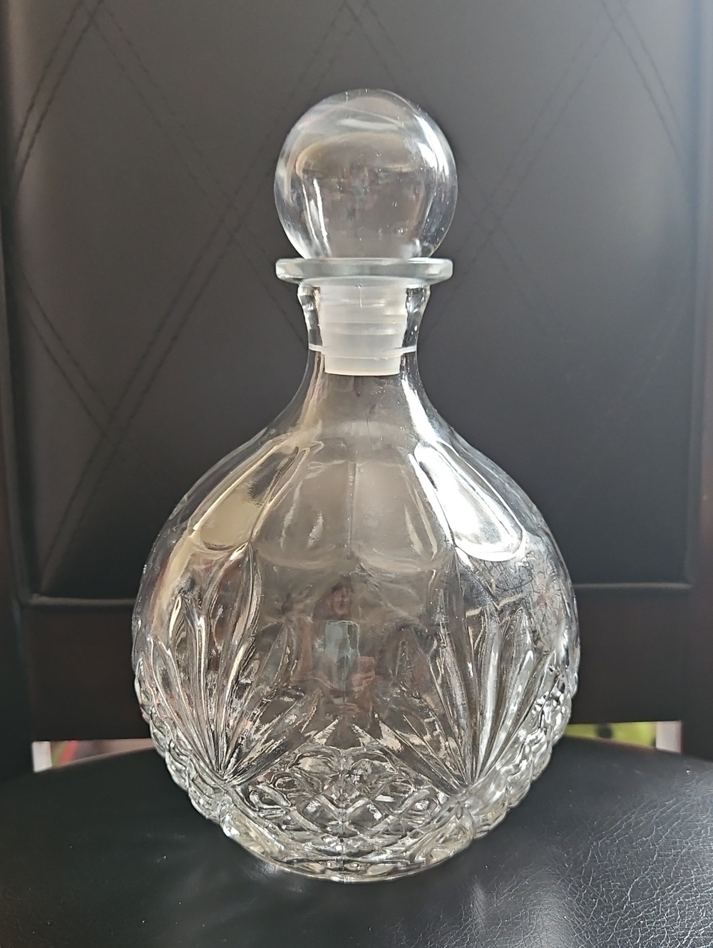 Clear Glass Decorative Decanter with Stopper